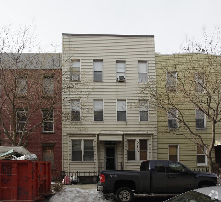 Building Photo - 297 Eckford St