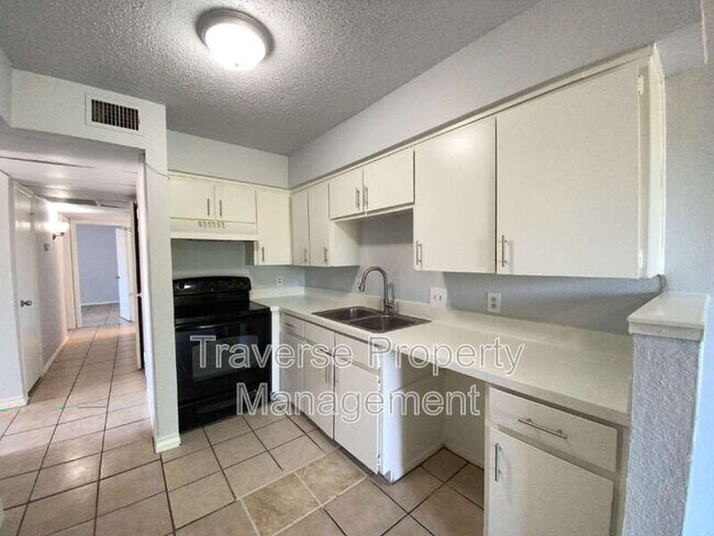Building Photo - 6812 Trail Lake Dr