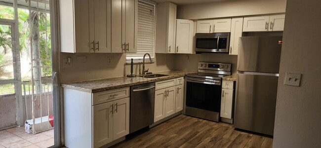 Building Photo - 5979 SW 69th St