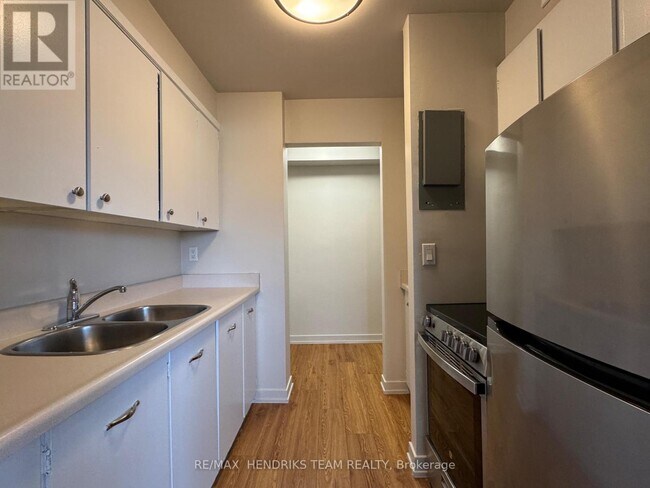 Building Photo - 158 Fitch St