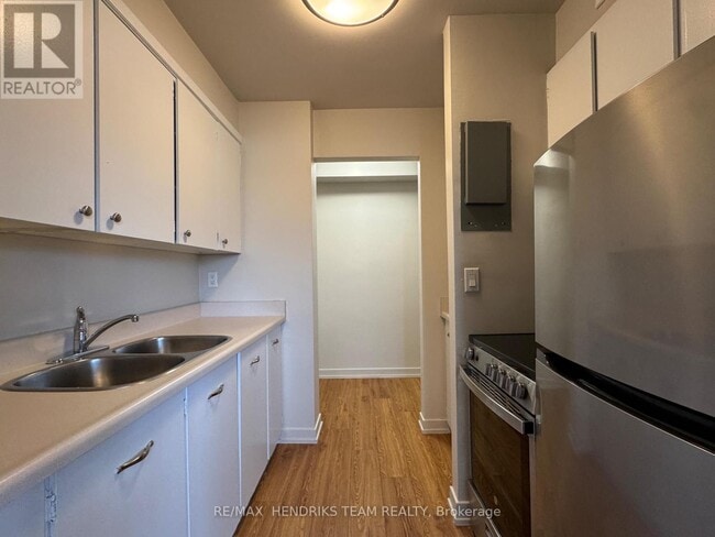 Building Photo - 158 Fitch St