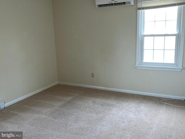 Foto del edificio - 8212 Heather Ln