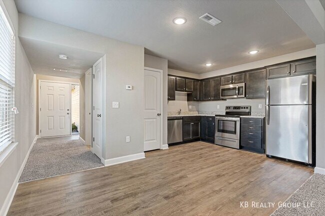 Foto del edificio - 3 Bed Townhome in Belton; Raymore-Peculiar...