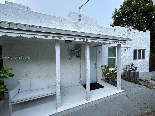 Foto del edificio - 551 NW 41st St