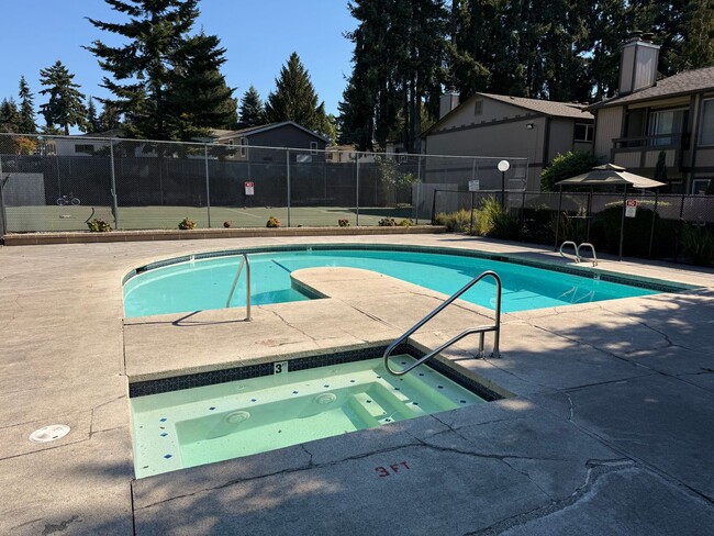 Building Photo - 1 Bedroom 1 Bath Upper Unit Small Pet OK/W...