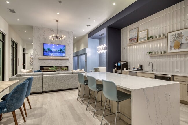 Building Photo - The Pointe at Davis Creek