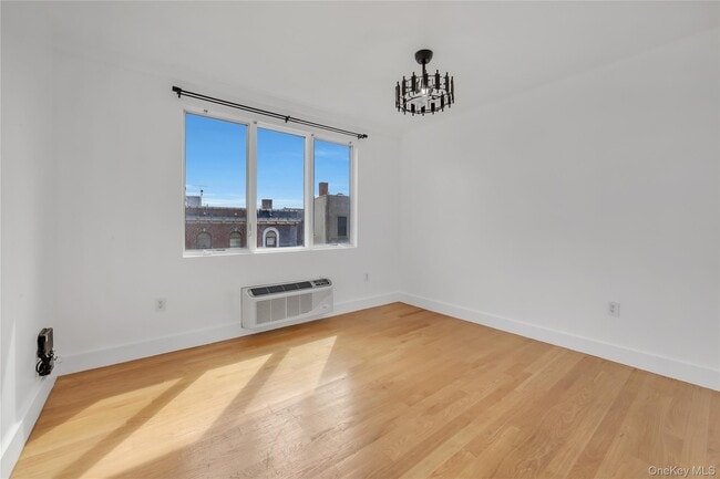 Building Photo - 2155 Daly Ave