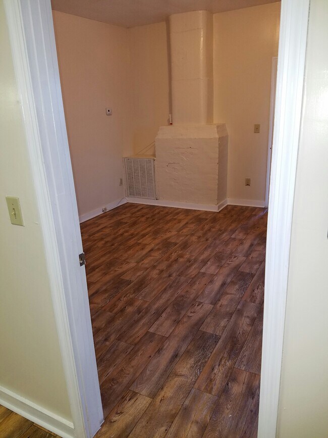 Building Photo - 305 Abingdon Ave NW