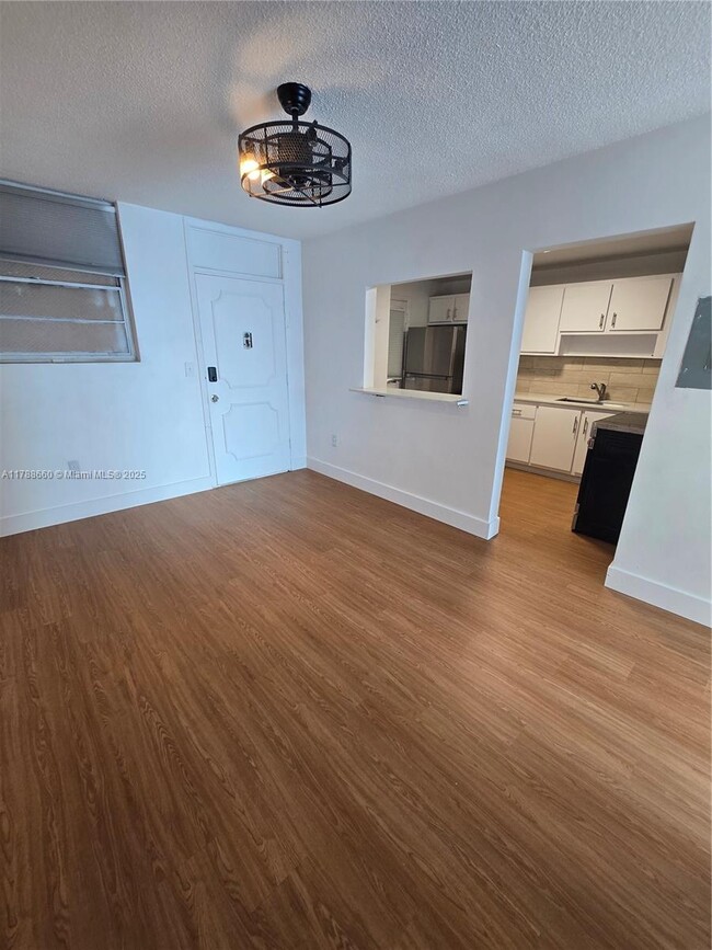 Foto del edificio - 12590 NE 16th Ave