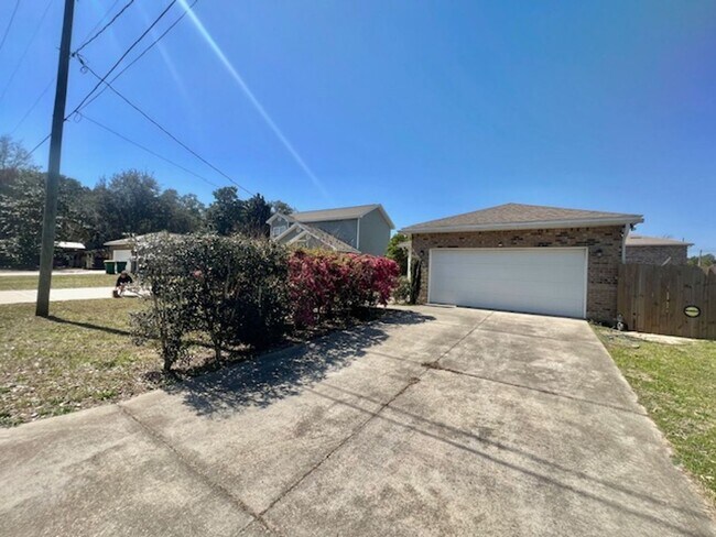 Foto del edificio - 635 Fir Ave