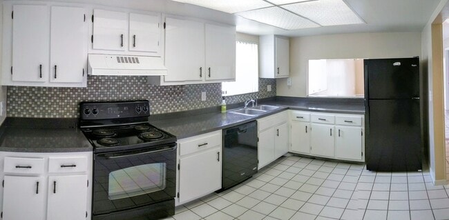 spacious kitchen - 5807 N Atlantic Ave