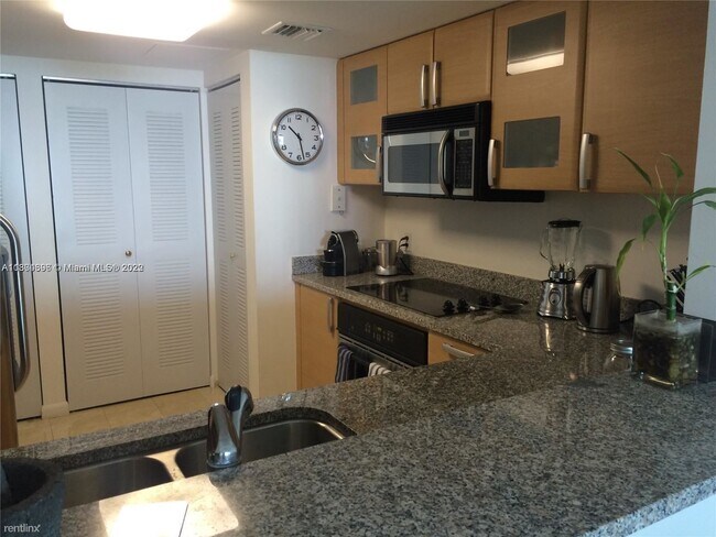 Foto del edificio - 2 br, 2 bath Condo - 2101 Brickell Ave Apt...
