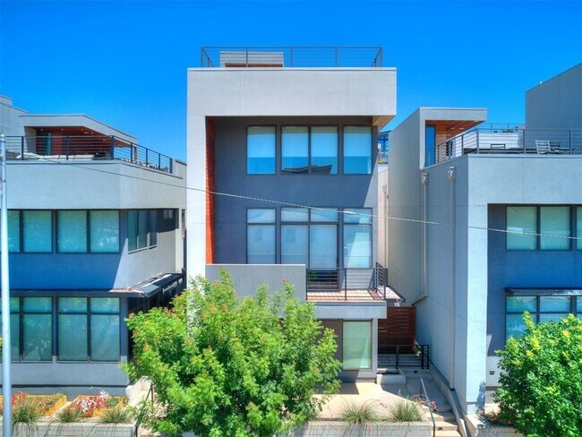 Foto del edificio - 825 NW 6th St