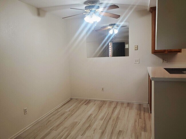 Foto del edificio - Concord/Clayton Border - End Unit Ground Floor Condo