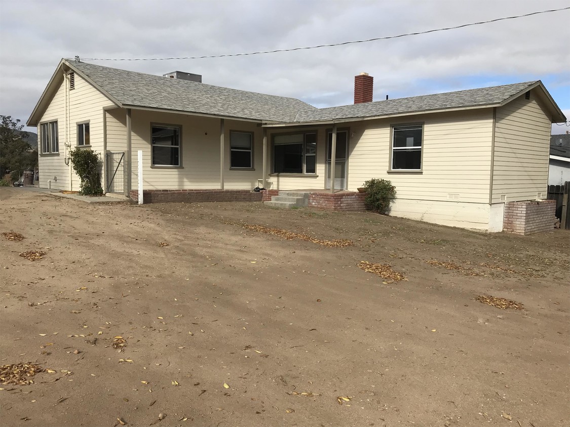 Primary Photo - 1719 Nacimiento Lake Dr