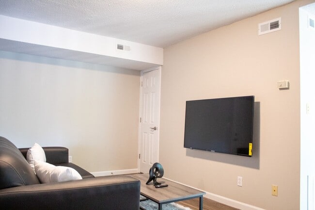 Interior Photo - 402 N Gregory