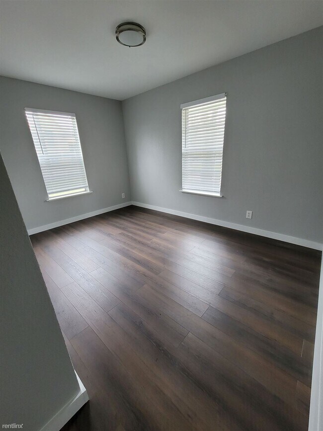 Building Photo - 3 br, 1 bath Duplex - 4422 Gillis St # A
