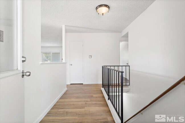 Foto del edificio - 1245 Muir Dr