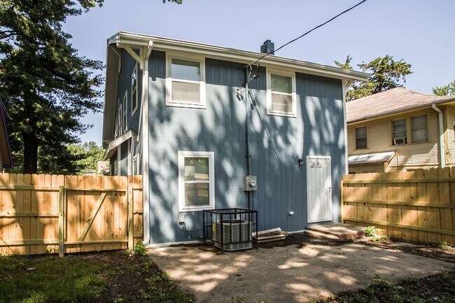 Foto del edificio - 5229 Brookwood Ave