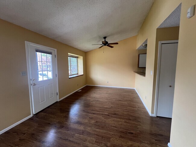 Foto del edificio - 870 London Green Way