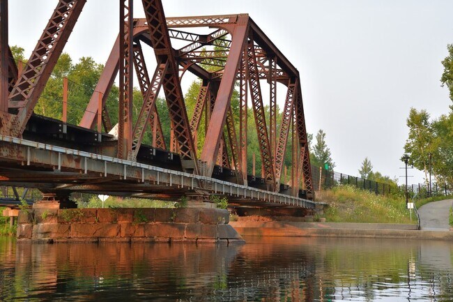 A steel truss bridge over Lac des Nations.