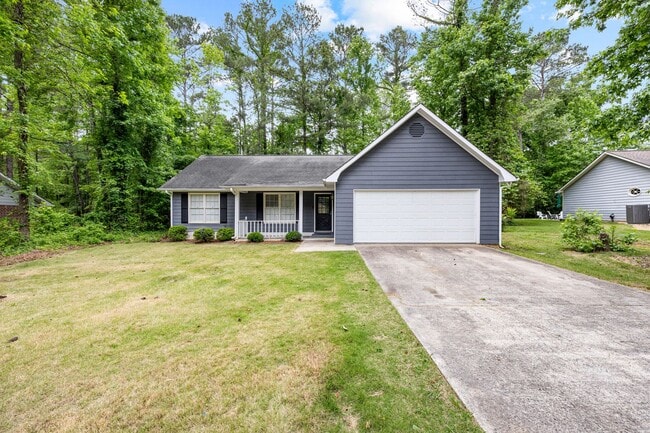 Building Photo - 3BR Ranch in Starr’s Mill District with great backyard!