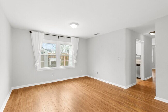 Building Photo - 5945 Senators Ct