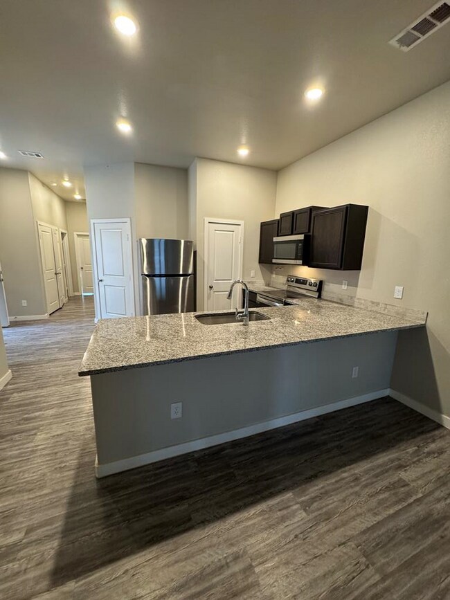 Foto del edificio - 88 Maverick Dr