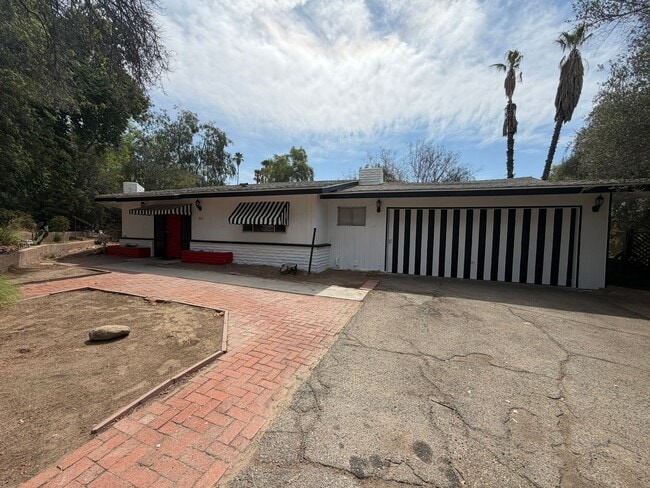 Building Photo - 764 S University Dr