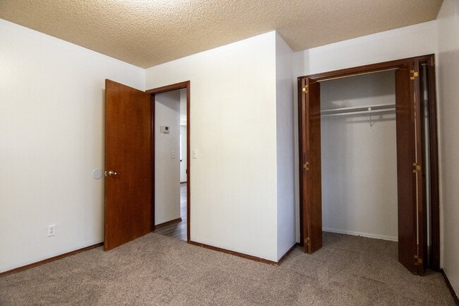Building Photo - 2 Bedroom 1 Bath apartment for rent in Cof...