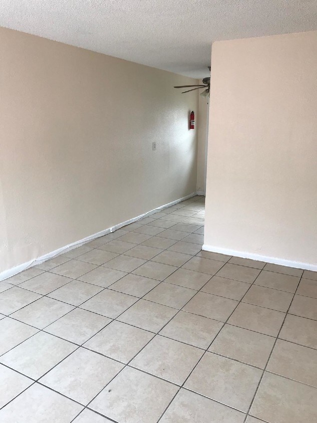 1634 W 9th St, Riviera Beach, FL 33404 Apartments in Riviera Beach