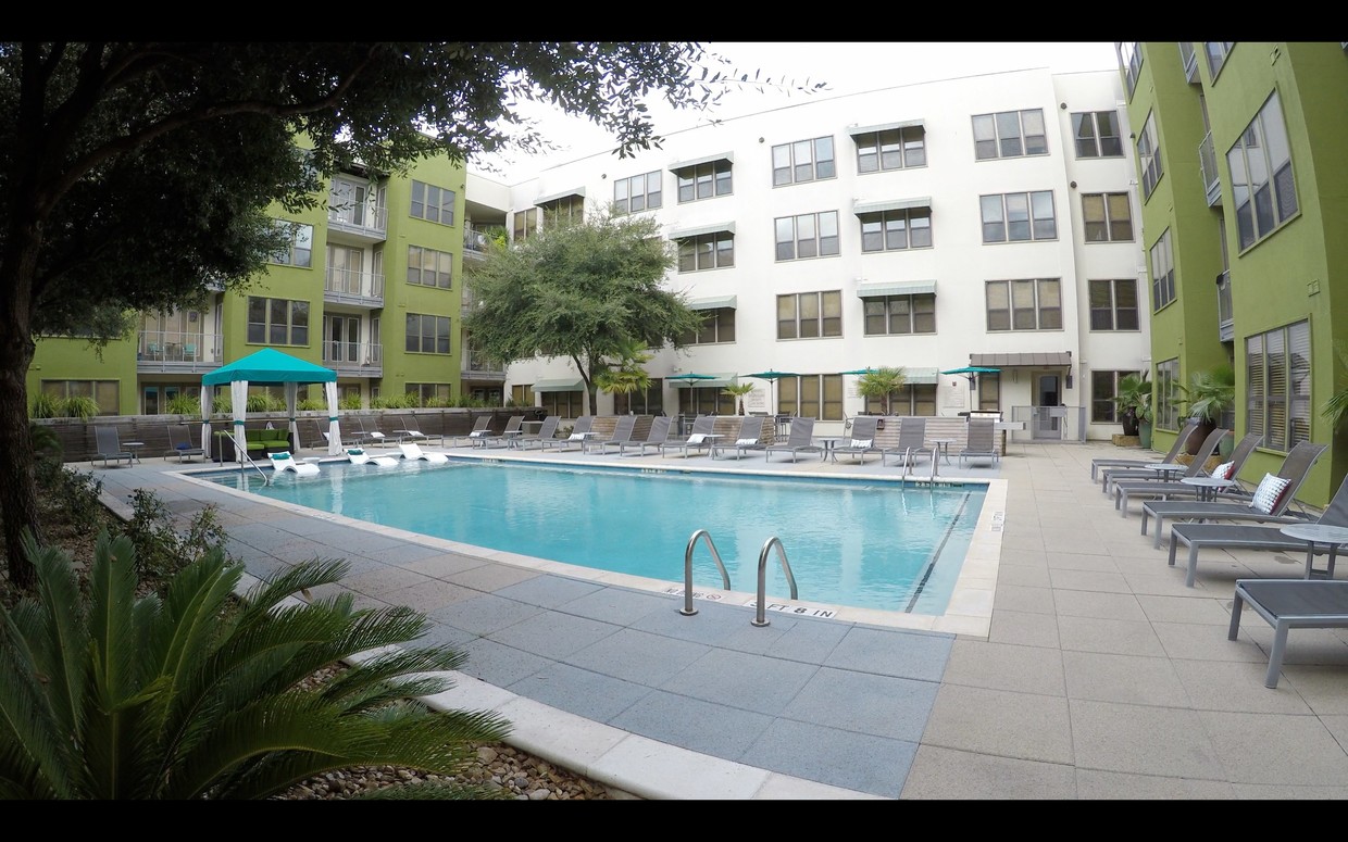 Foto principal - 1321 W 5th St
