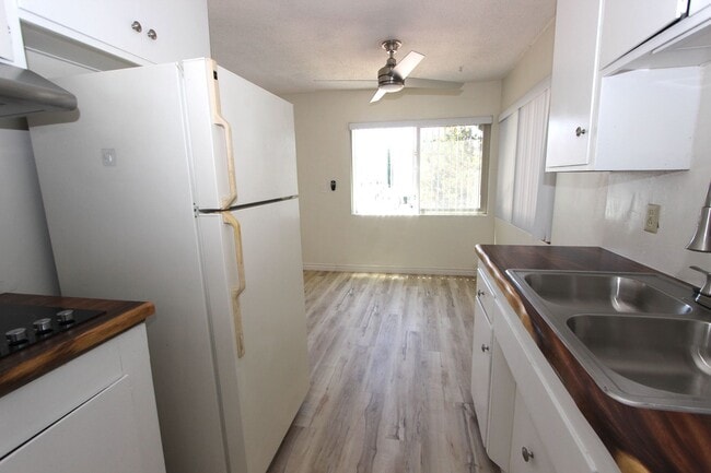 Building Photo - Large 1 bedroom 1 bathroom apartment in No...