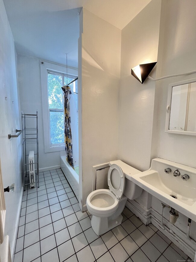 Building Photo - 218 Flax Hill Rd