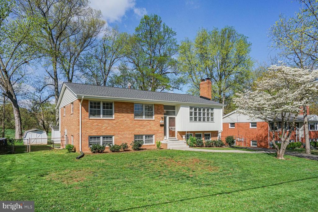 Primary Photo - 1068 Carper St