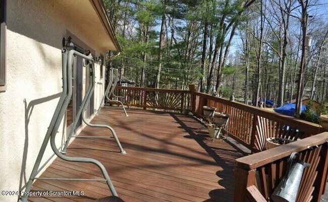 Building Photo - 24 Lakeside Dr