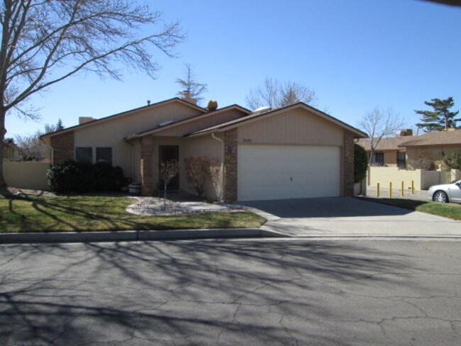 Building Photo - 10600 Towne Park Dr NE