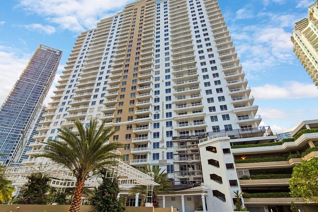 Primary Photo - 801 Brickell Key Blvd