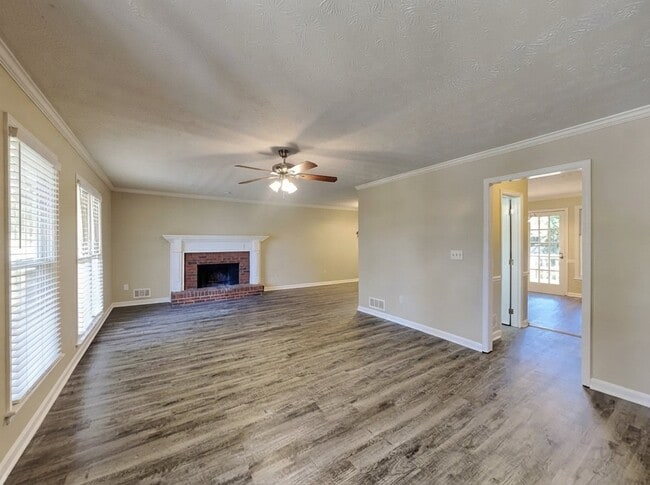 Building Photo - 1901 Pond Ridge Ct