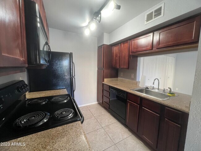 Foto del edificio - 3500 Hayden Rd