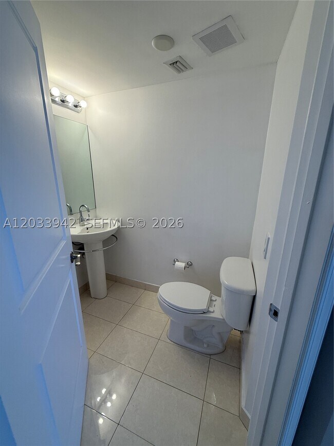 Foto del edificio - 480 NE 30th St