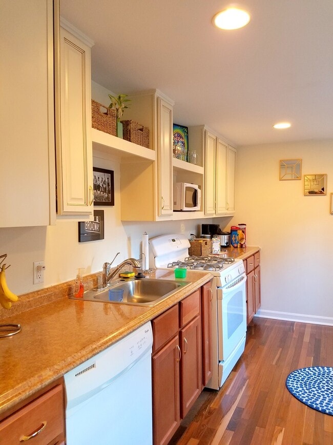 Building Photo - 2526 Larkins Wy