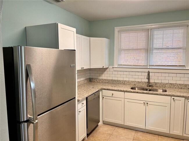 Building Photo - 356 Rapier Ave