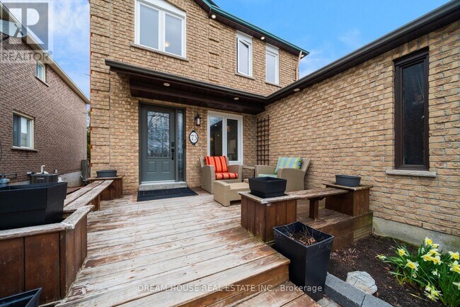 Photo du bâtiment - 73 Hewitt Crescent
