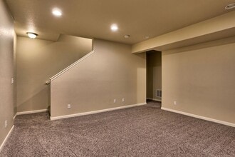 Building Photo - 571 Wind River Dr