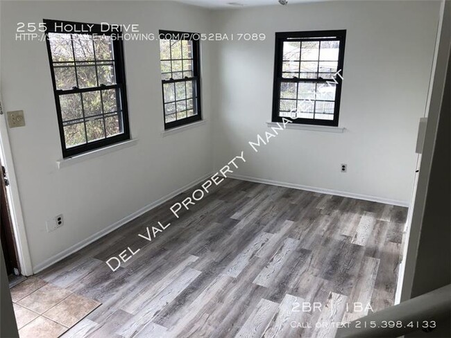 Building Photo - 255 Holly Dr