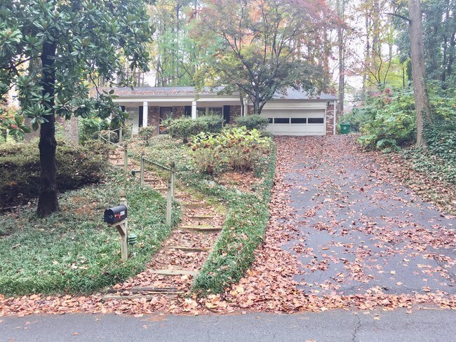 Foto del edificio - 4625 Kings Down Rd