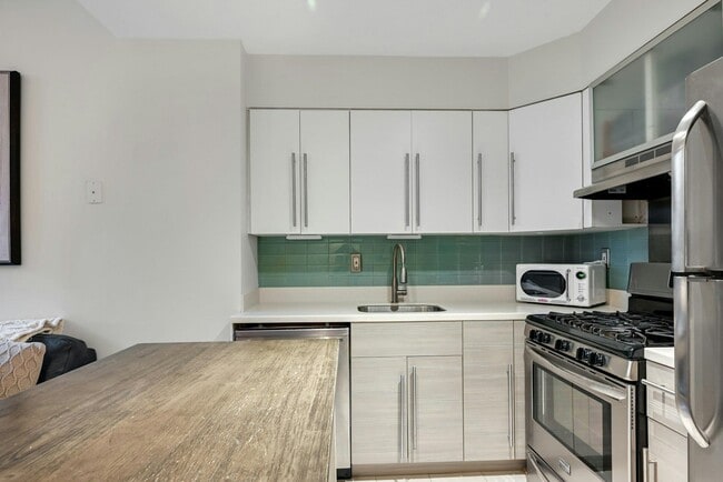 Foto del edificio - 120 Sherman Ave