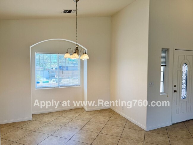 Building Photo - Spacious 3 Bed 2 Bath Home!