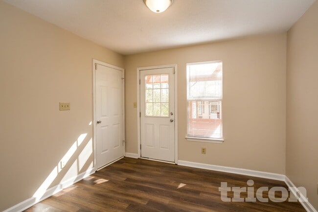 Building Photo - 815 Tramore Dr